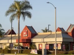 Serdar Biglari va tras la cabeza de Jack in the Box