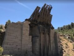 Columna mixta en Virginia City, Nevada