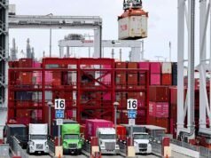 Los estudios muestran que las empresas y los consumidores estadounidenses soportan la carga arancelaria