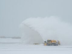 Las cancelaciones de vuelos superan las 2.000 cuando la tormenta invernal Gianna llega a la costa este