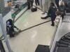 El ex jugador de béisbol profesional critica a los pasajeros que violan el punto de control de la TSA de Atlanta: un nuevo video muestra el derribo