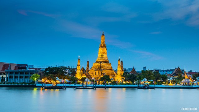 bangkok_wat_arun_july.jpg