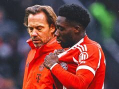El capitán de Canadá, Alphonso Davies, tuvo que retirarse cojeando por una lesión en el tendón de la corva en la victoria del Bayern.