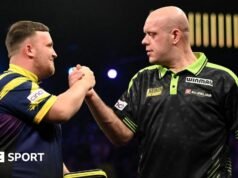 Luke Littler llegó a las semifinales de la Premier League tras la retirada de Michael van Gerwen