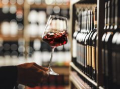 El buen vino desafía la recesión y las botellas se siguen vendiendo por más de 250 dólares