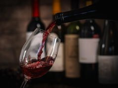 Burdeos da formalidad a un estilo clarete más claro