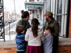 Una guía para hablar con sus hijos sobre ICE