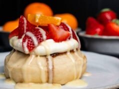 Cinnaholic lanza Mimosa Mocktail Roll por tiempo limitado