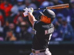 Murakami impresiona con tráfico y ‘mariposas’ en su debut en el entrenamiento de primavera