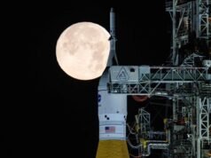 La NASA alimenta un cohete lunar en una prueba crucial para decidir cuándo se lanzarán los astronautas Artemis
