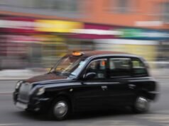 Los robotaxis llegan a Londres. Los famosos taxistas negros de la ciudad se muestran escépticos