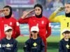 El ex entrenador del equipo masculino de Irán dijo que el equipo de fútbol femenino de Irán son “héroes” después de tocar el himno nacional.
