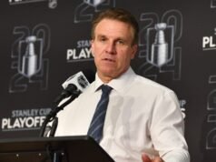 Los Angeles Kings despidieron al entrenador Jim Hiller; promocionando a DJ Smith