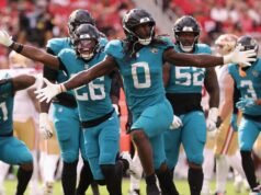 LB Devin Lloyd acordó un contrato de tres años y $45 millones con los Panthers, dijo la fuente