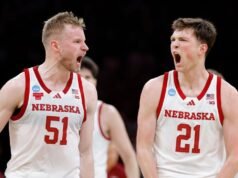 La sorpresa de Payton Sandfort para su hermano Pryce ayuda a Nebraska a ganar March Madness