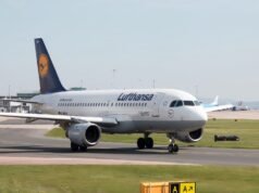 Lufthansa prueba cabinas de clase turista más sucias, mientras que la clase business sigue limpiando entre vuelos