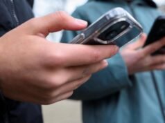 Gran Bretaña prueba prohibiciones de redes sociales, límites de tiempo y toques de queda para niños