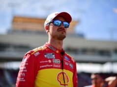 Joey Logano consiguió la pole para la carrera de la Copa en Phoenix