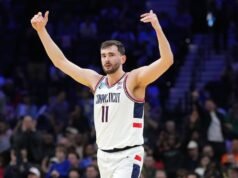 UConn recurrió al veterano Alex Karaban, derrotando a UCLA para llegar al Sweet 16