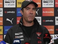 Noticias de la AFL 2026, vídeo de la conferencia de prensa del entrenador de los Essendon Bombers, Brad Scott, antes del partido de los Canguros, consejos de Jimmy Bartel