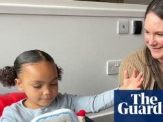 Los juguetes con IA para niños pequeños deberían estar regulados más estrictamente, dicen los investigadores | IA (inteligencia artificial)