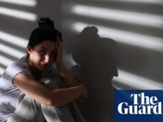 Un nuevo estudio plantea preocupaciones sobre los chatbots de IA que alimentan pensamientos delirantes | IA (inteligencia artificial)