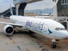 Cathay Pacific duplica los recargos por combustible para “compensar costos” a partir del 18 de marzo de 2026