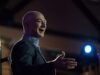 Jeff Bezos supuestamente quiere 100 mil millones de dólares para comprar y transformar antiguas empresas manufactureras con IA