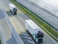 Las interrupciones del transporte aéreo están impulsando a las compañías navieras a explorar el transporte por carretera entre China y Europa.