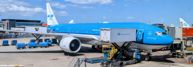 KLM-Plane-With-Catering-Truck-AMS.png