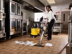 Dentro de los sistemas de limpieza que impulsan Chick-fil-A en gran volumen