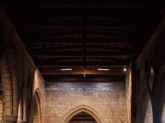 La iglesia y cripta de San Aidan en Bamburgh
