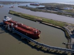 Estados Unidos renunciará a la Ley Jones en un intento por controlar la espiral de precios del combustible