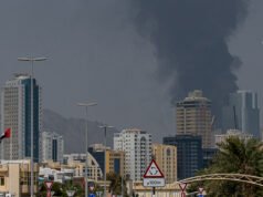 El petróleo sube por encima de los 100 dólares mientras la guerra de Irán obliga a Arabia Saudita a recortar la producción