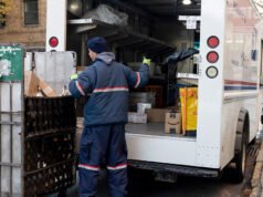 USPS planea el primer recargo por combustible a medida que aumentan los precios del petróleo