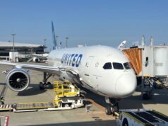 United Jet ingresa a la pista ocupada de LAX, justo después de que el piloto confirmara que no lo haría