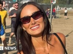 Una mujer descubrió que tenía cáncer cerebral después de que le cayera una bolsa en la cabeza