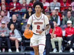 La estrella suspendida de Alabama, Aden Holloway, supuestamente tenía ‘negocios de drogas’ por teléfono