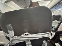 Asientos rotos, apoyabrazos rotos y mesas desordenadas: American Airlines lo llama “Producto entregado”.