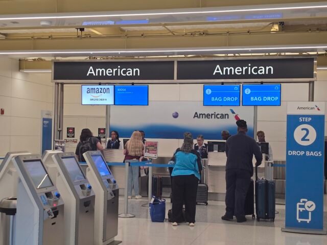 american-airlines-amazon-check-in-dca.jpg