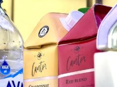 La clase ejecutiva de American Airlines en Londres sirve vino de la caja: los recortes en el catering en el aeropuerto de Heathrow son difíciles de ocultar