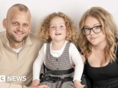 Escocia se ha convertido en el primer país del Reino Unido en realizar pruebas a los recién nacidos para detectar una rara enfermedad genética.