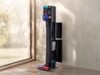 Dyson finalmente lanzó una aspiradora inalámbrica autovaciante, pero, sorprendentemente, su base autovaciante no llegará hasta “más adelante este año”.