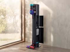 Dyson finalmente lanzó una aspiradora inalámbrica autovaciante, pero, sorprendentemente, su base autovaciante no llegará hasta “más adelante este año”.