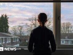 El Servicio Nacional de Salud de Inglaterra suspende temporalmente las nuevas recetas de hormonas sexuales para niños menores de 18 años