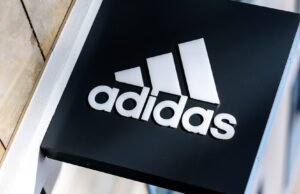 Adidas supuestamente está demandando al único reembolsador por extorsión y filtración de zapatillas