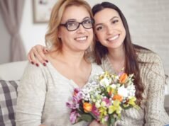 Tarjeta y regalo gratuitos para el Día de la Madre, además de flores de última hora