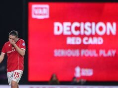 Wrexham: Phil Parkinson critica al VAR tras la tarjeta roja de George Dobson y el gol anulado a Lewis Brunt en la derrota de la Copa FA ante el Chelsea | noticias de futbol