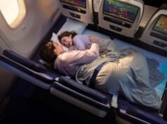 United Airlines está agregando una nueva forma de dormir en clase turista: 3 asientos económicos que se convierten en cama a partir del próximo año.