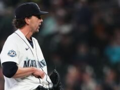 La línea de 107.8 mph está en la camiseta de Logan Gilbert de los Marineros